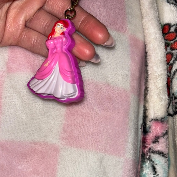Pink Ariel from the Little Mermaid Princess Keychain - Picture 3 of 4